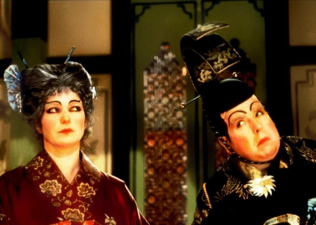 #32. Topsy-Turvy (1999)
